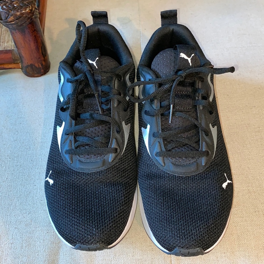 💕PUMA💕 Women’s Black & White Sneakers